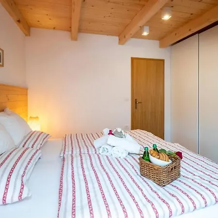 - Ana Apartman